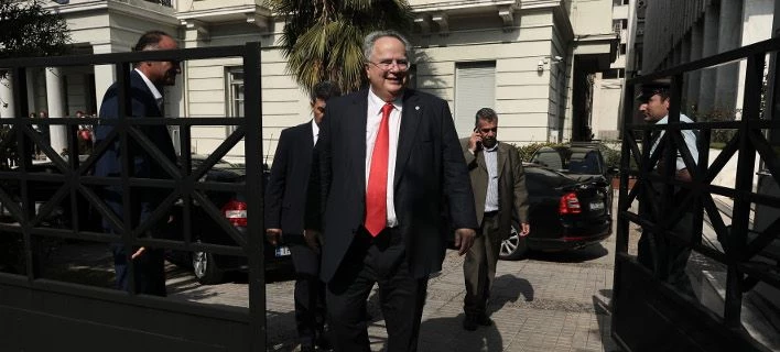 Τι γράφει στην επιστολή παραίτησης ο Κοτζιάς – Τα καρφιά για τον Καμμένο